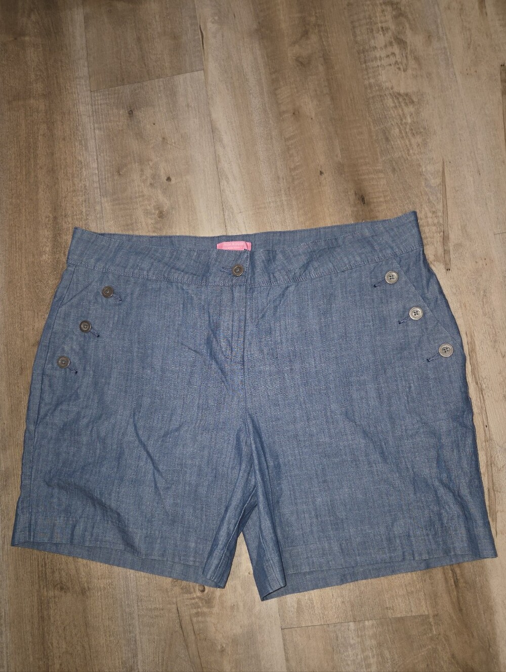 Izaac Mizrahi Womens Shorts..16